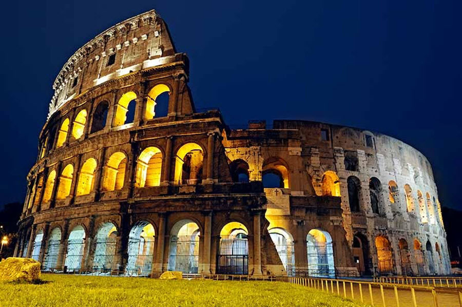 coliseo-romano-por-la-noche