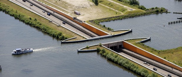 puente-acuatico-holanda